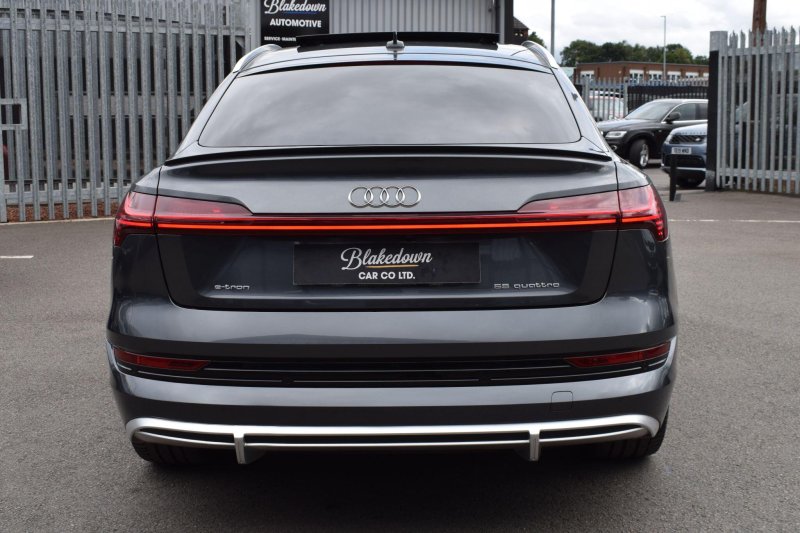 AUDI E-TRON