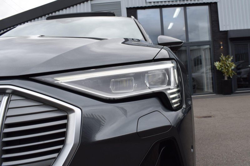 AUDI E-TRON